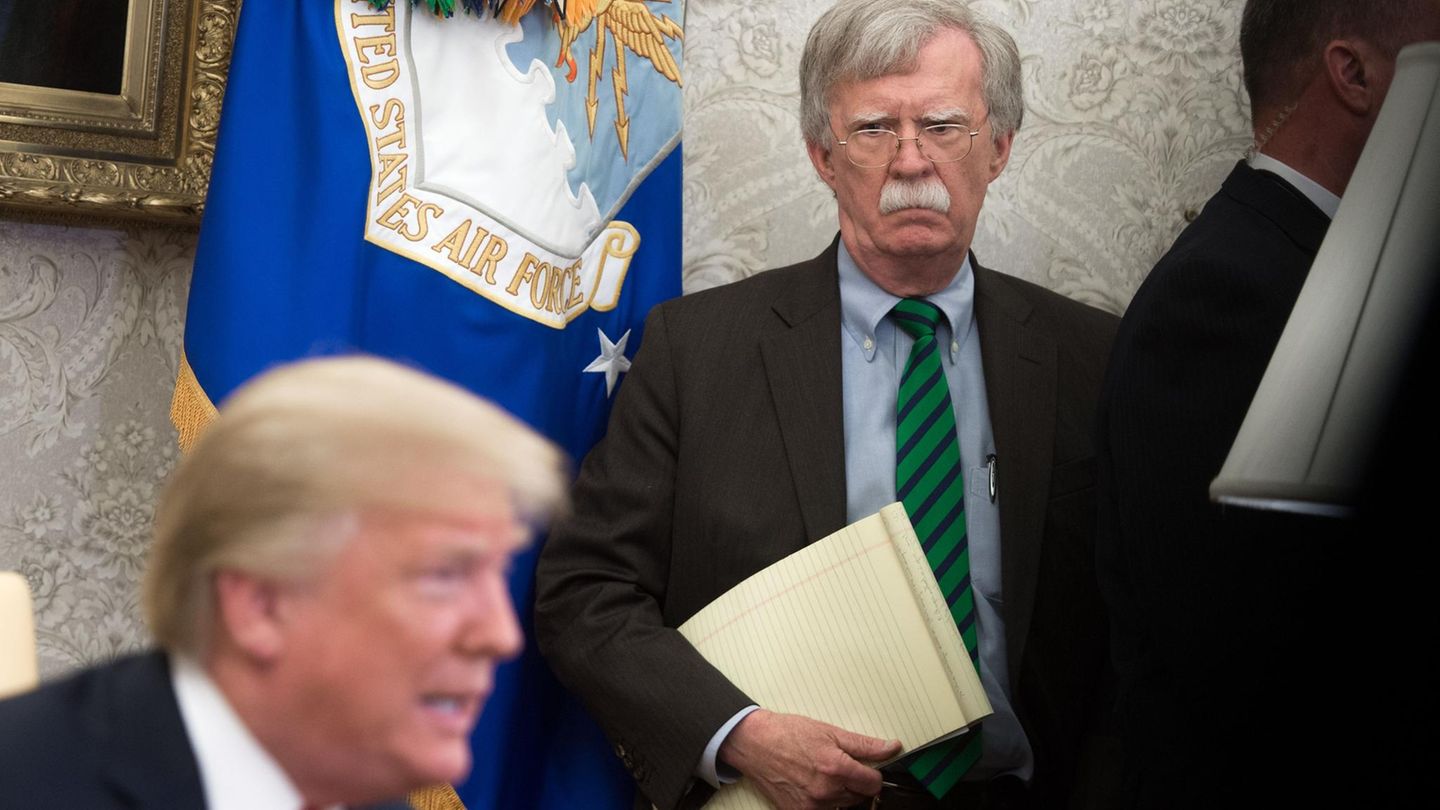 "Sollte nicht Präsident sein": John Bolton legt gegen Donald Trump nach