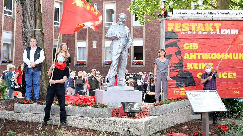 Gelsenkirchen: Die 2,15 Meter hohe Lenin-Statue nach ihrer Enthüllung