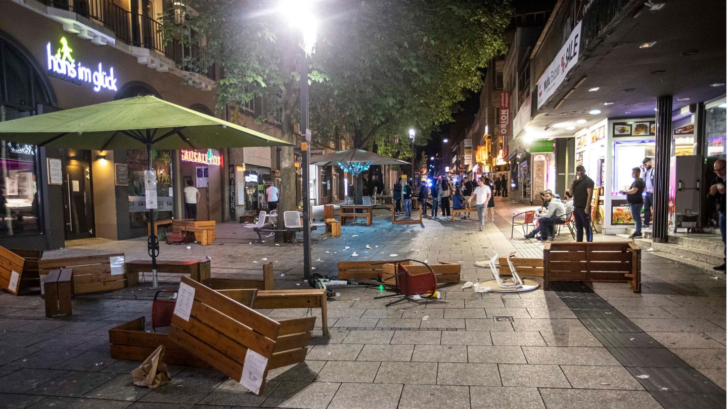 Verwüstungen nach der Randale-Nacht am Sonntagmorgen