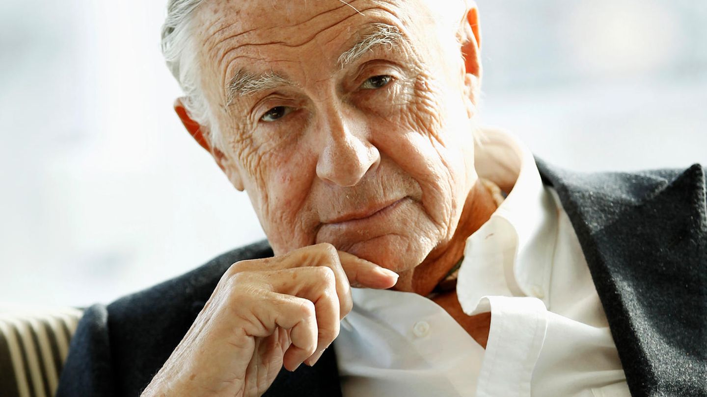 Joel Schumacher