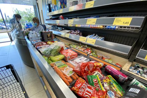 Die Discounter preschen bei der Preisreduzierung vor.