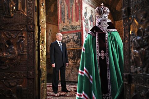 Vladimir Putin in einer orthodoxen Kirche
