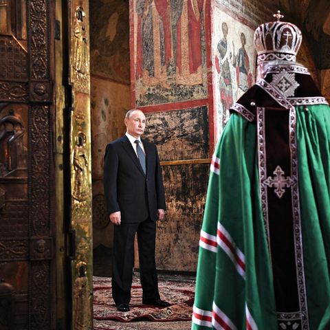 Vladimir Putin in einer orthodoxen Kirche