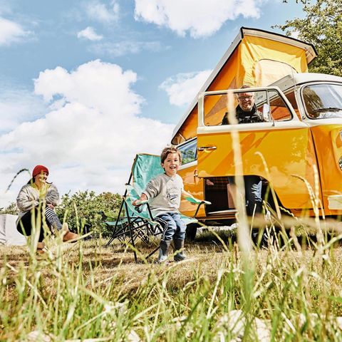 ­Familie Herbst und Bulli Willi