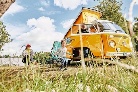 ­Familie Herbst und Bulli Willi