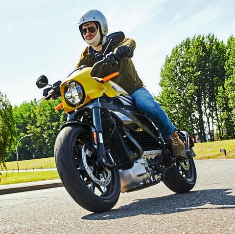 Frank Janßen auf  der E-Harley