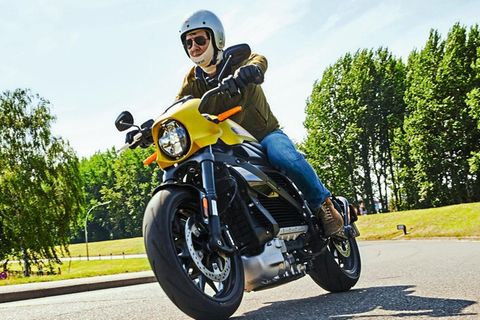 Frank Janßen auf  der E-Harley