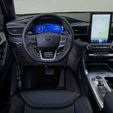 Der aufgestellte Touchscreen im Tablet-Design verströmt einen Hauch von Tesla