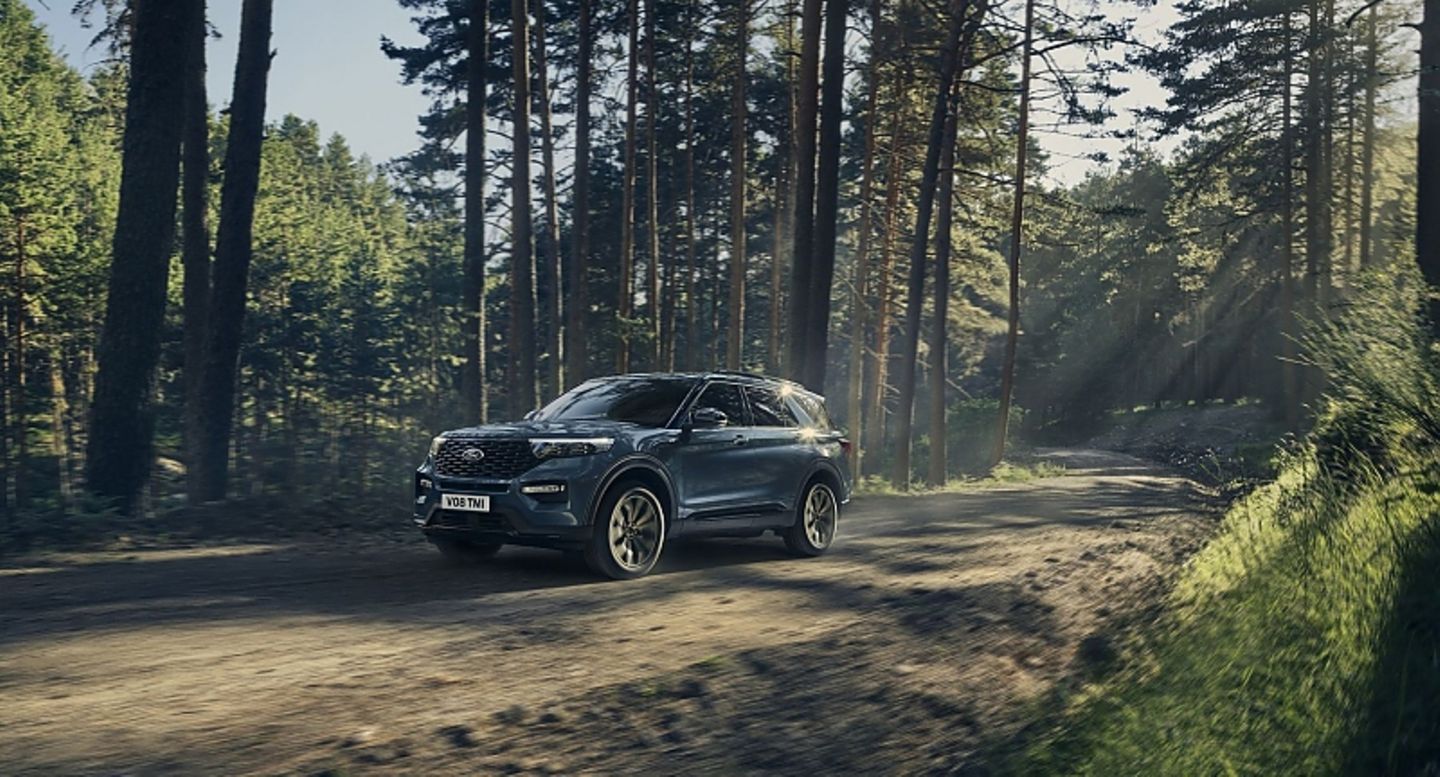 Der Ford Explorer PHEV bietet auch einige Off Road Programme