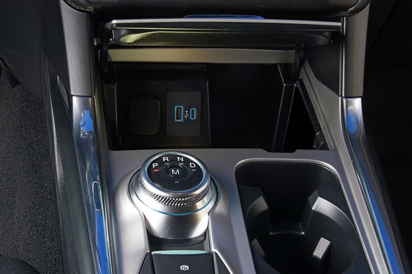 Der Drehknopf ersetzt den Automatikhebel