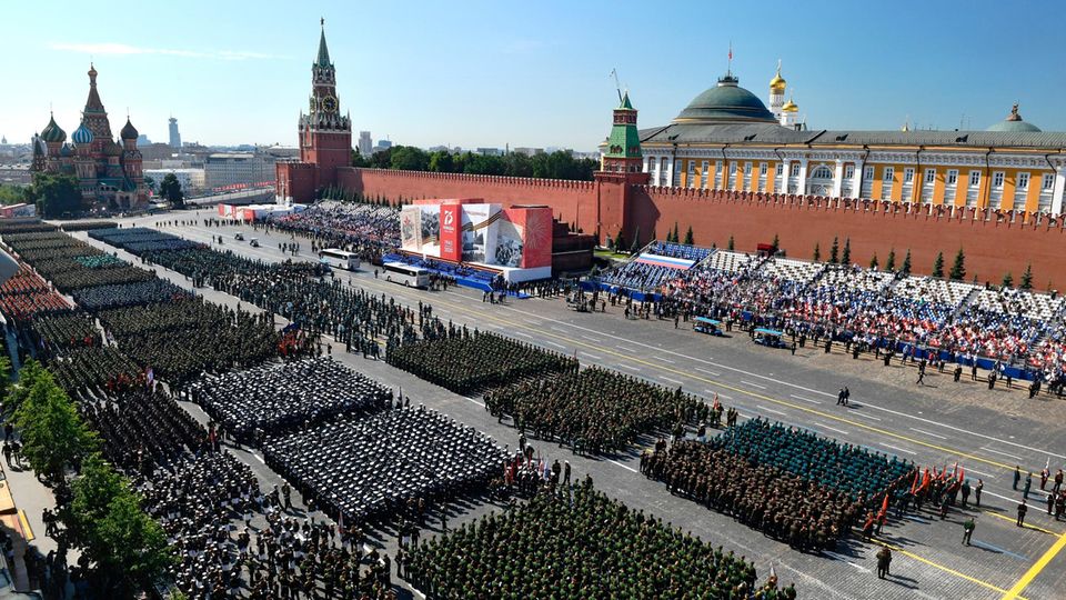 Moskau: Parade-Formationen stehen auf dem Roten Platz Moskau: Parade-Formationen stehen auf dem Roten Platz