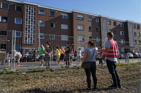 Wohnblock in Verl, der wegen des Coronavirus-Ausbruchs in einem Tönnies-Schlachthof unter Quarantäne gestellt wurde