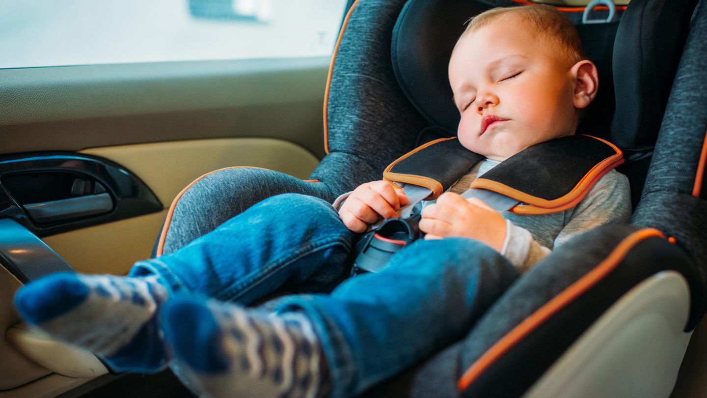 Nur ein  guter Sitz schützt ein Kind im Falle eines Unfalls-