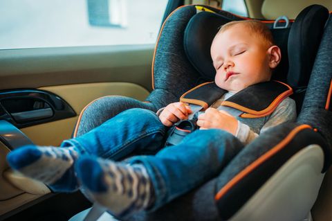 Nur ein  guter Sitz schützt ein Kind im Falle eines Unfalls-