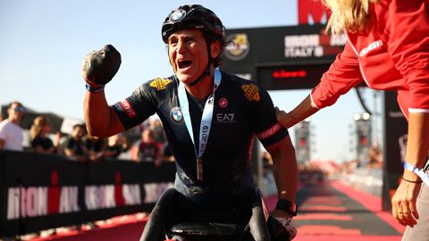 Alessandro Zanardi im vergangenen Jahr, als er einen Ironman-Wettbewerb in Italien gewann