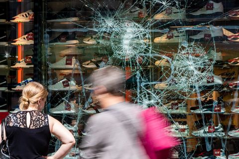 Zerstörungswut und Plünderungen in Stuttgart: Konfliktforscher Heitmeyer: "Wenn Gewalt derart eskaliert, hat ein Einzelner keine Chance"