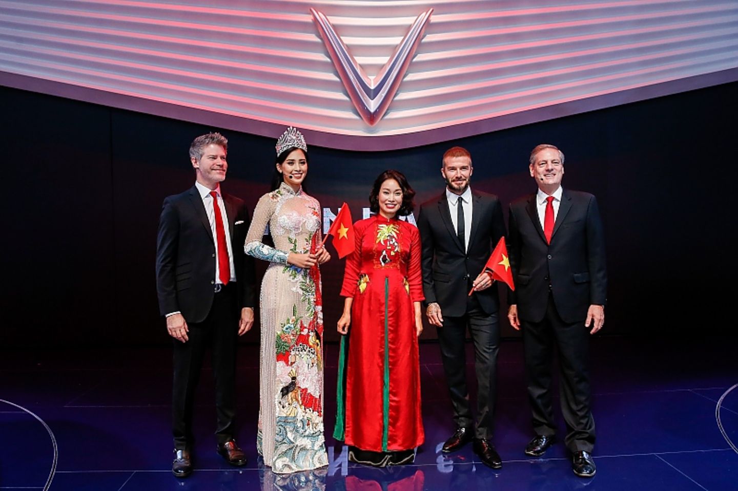 David Lyon, Director of Design VinFast, Miss Vietnam, VinFast-Chairwoman Le Thi Thu Thuy, David Beckham and James DeLuca CEO Vin