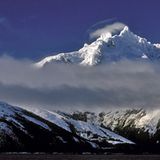 Das Wetter spielte mit: Drei Extrembergsteiger kletterten erstmals über die Nordwand auf den Gipfel des Monte Sarmiento, einen der schwierigsten und isoliertesten Berge der Welt. Eine Expedition fernab jeglicher Zivilisation im sturmumtosten Feuerland.