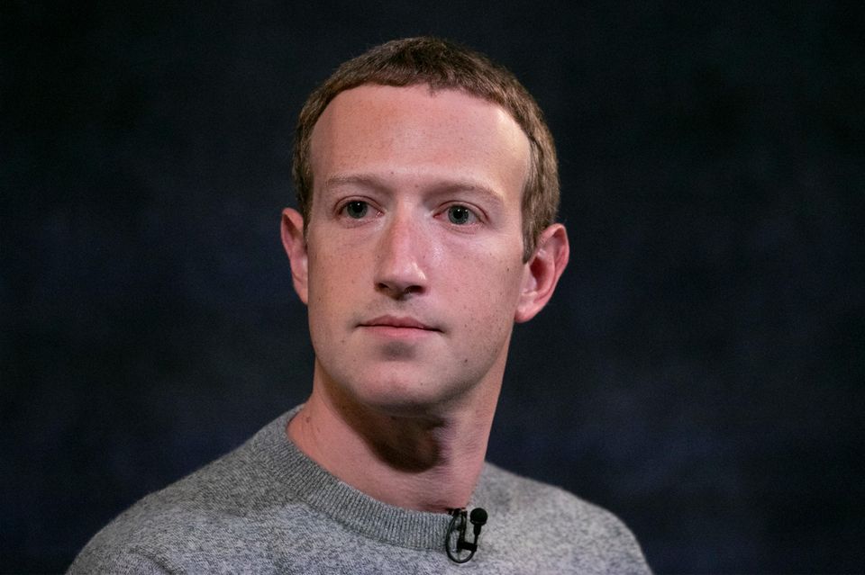 Werbeboykott bei Facbeook - Aktie bricht ein Werbeboykott bei Facebook: CEO Mark Zuckerberg