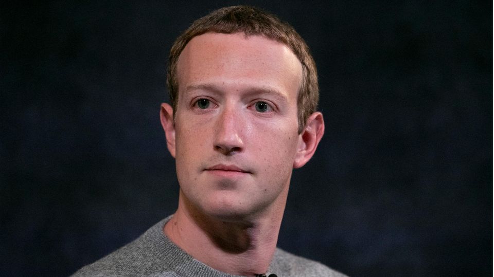 Werbeboykott bei Facbeook - Aktie bricht ein Werbeboykott bei Facebook: CEO Mark Zuckerberg