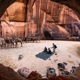 An der Guelta d’Archei rasten Nomaden