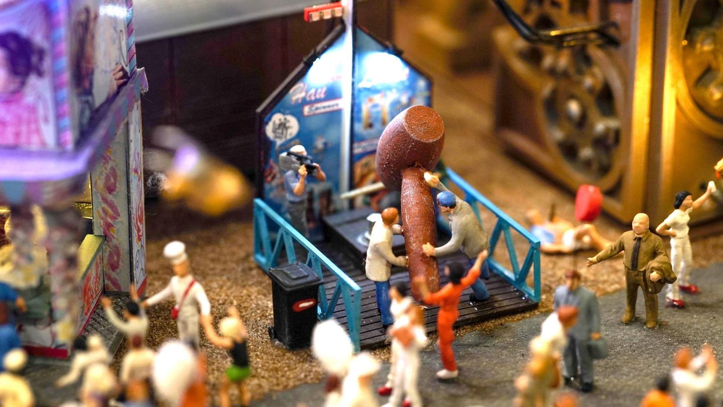 "Hau den Lukas" heißt eine der 150 Attraktionen. Seit der Eröffnung des Wunderlandes im Jahr 2001 gab es im Mitteldeutschland- Abschnitt eine kleine Kirmes.