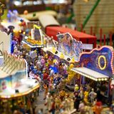 In der Realität muss in diesem Jahr wegen der Corona-Pandemie so manche Kirmes ausfallen, nicht aber im Miniatur Wunderland in Hamburg.