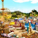 Alles im Maßstab 1:87: Egal ob Riesenrad, Losbuden, Autoscooter, Maschinarium, Achterbahnen und Looping – die Erbauer haben sich Anregung beim Hamburger Dom geholt.