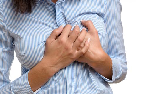 Die Diagnose : Die Frau hat Gliederschmerzen und fühlt sich schlapp. Dann verformen sich ihre Brüste