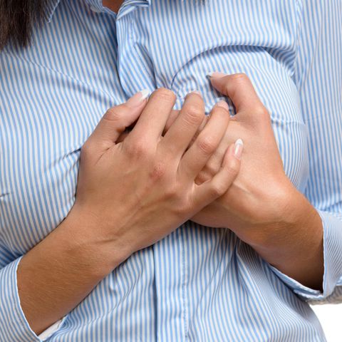 Die Diagnose : Die Frau hat Gliederschmerzen und fühlt sich schlapp. Dann verformen sich ihre Brüste