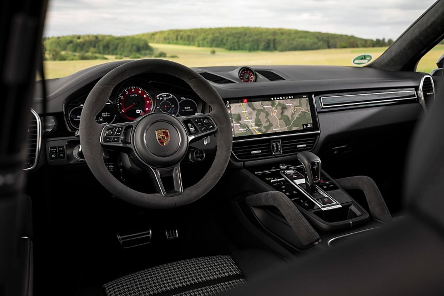 Das Cockpit entspricht dem der anderen Cayenne-Modelle
