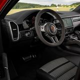 Das Alcantara.Lenkrad liegt gut in der Hand