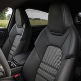 Die Sportsitze sind bequem und bieten Seitenhalt