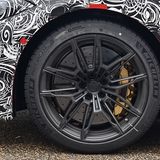 Die 275er Pneus vorne garantieren Traktion