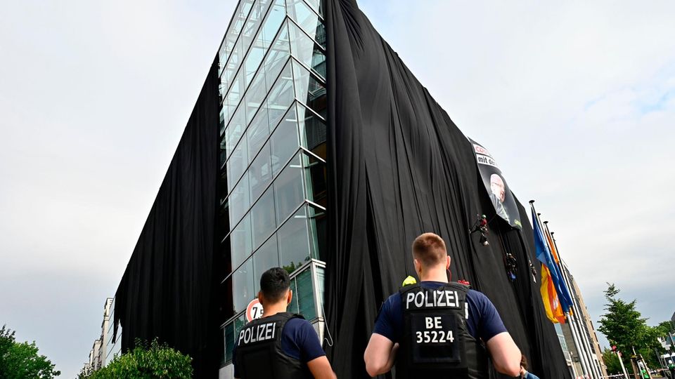 Anti-Kohle-Protest von Greenpeace auf CDU-Zentrale Anti-Kohle-Protest von Greenpeace auf CDU-Zentrale