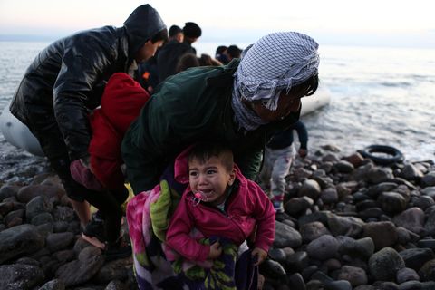 Flüchtlinge am Wasser an Griechenlands Insel Lesbos