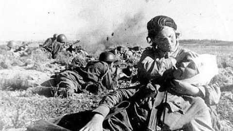Die Rote Armee erlitt enorme Verluste,  konnte aber keinen entscheidenden Sieg erringen.