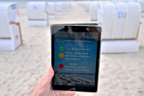 Strand-Ampel auf einem Tablet