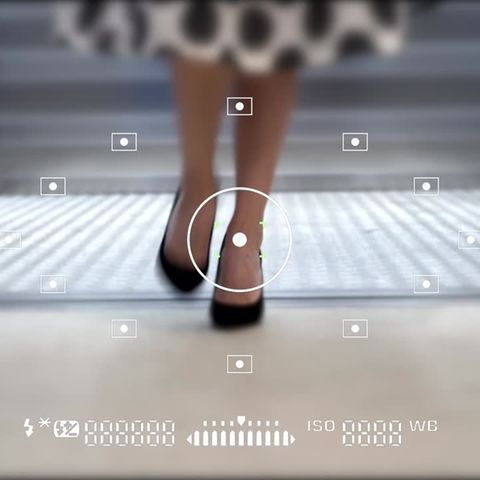 Neues Gesetz: Bundestag beschließt härtere Strafen für "Upskirting" und "Downblousing"