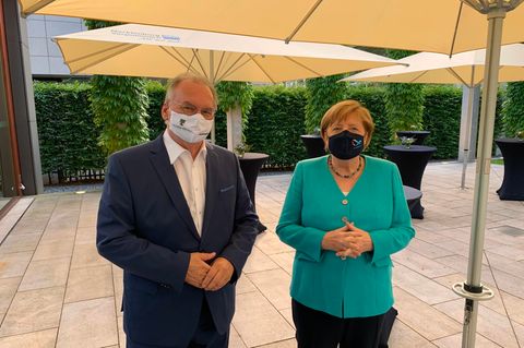 EU-Ratspräsidentschaft: Nach Kritik von Journalistin: Merkel zeigt sich erstmals öffentlich mit Maske