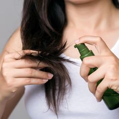 Arganöl für die Haare: Das pflanzliche Öl eignet sich für verschiedene Einsatzbereiche