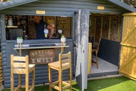 Lockdown: Trend Gartenbar – die Briten lassen sich das Trinken auch von Corona nicht vermiesen