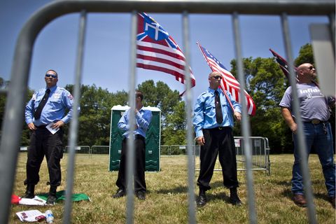 Rechtsextremisten von der "Arischen Nation" posieren in Gettysburg (Symbolfoto)