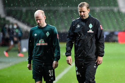 Schwerer Gang: Davy Klassen und Trainer Florian Kohfeldt nach dem Hinspiel in Bremen
