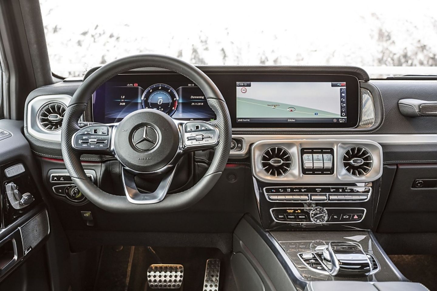 Das MBUX-Infotainmentsystem erweist sich auch bei der Mercedes G-Klasse als zuverlässiger Begleiter
