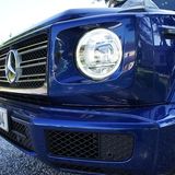 Die LED-Scheinwerfer leuchten die Umgebung bei Dunkelheit zuverlässig aus