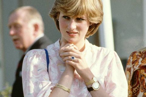Prinzessin Diana trägt zwei Uhren