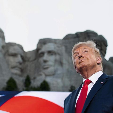 Donald Trump am Präsidentendenkmal Mount Rushmore