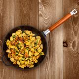 Pfanne mit Bratkartoffeln