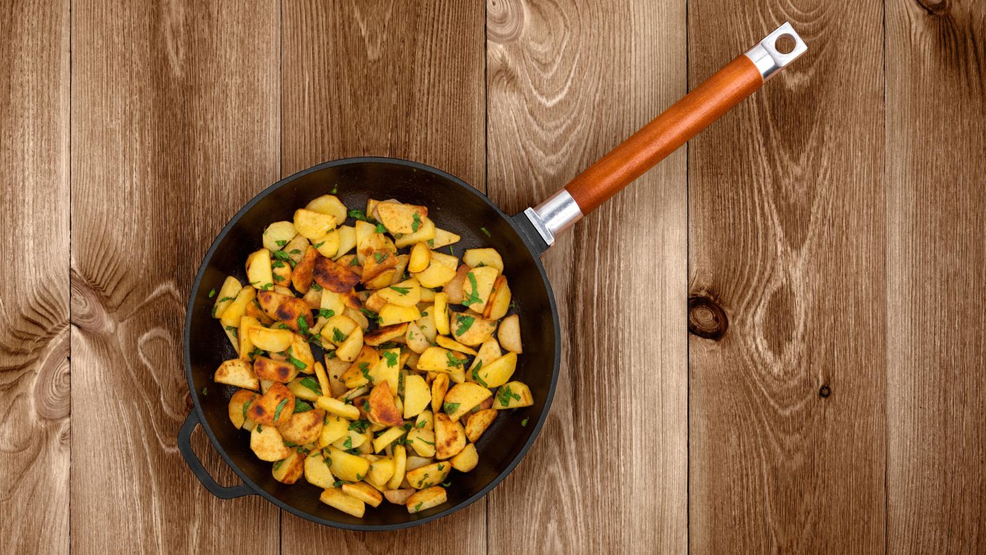 Pfanne mit Bratkartoffeln